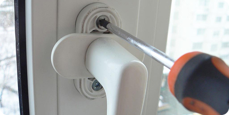 Отрадное — Замена оконной ручки и настройка блокиратора