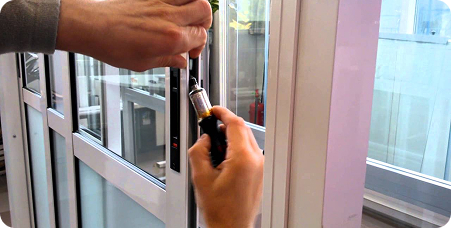 Нагатинский Затон, м. Коломенская &mdash; Ремонт балконной двери и замена ручки