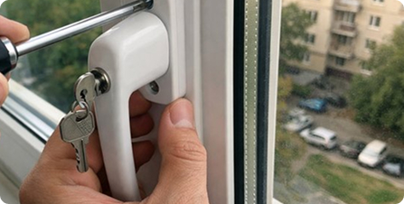 м. Красногвардейская — установка ручки с замком