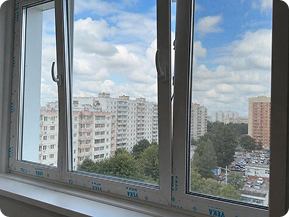 Замена стеклопакета с герметизацией в окне Veka